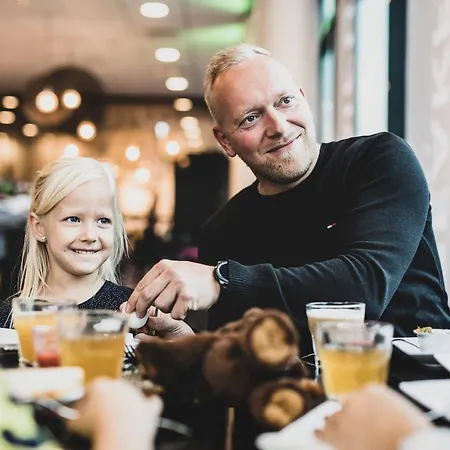 فندق فيرست كولدينج فندق