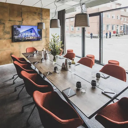 فندق فيرست كولدينج فندق