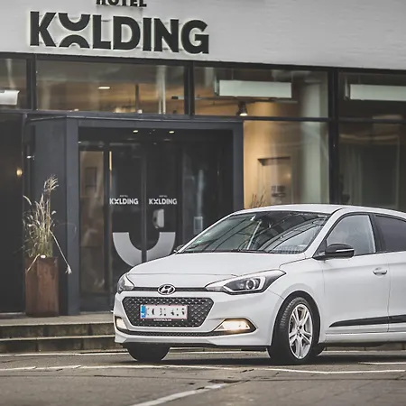 فندق فيرست كولدينج 4* كولدينغ