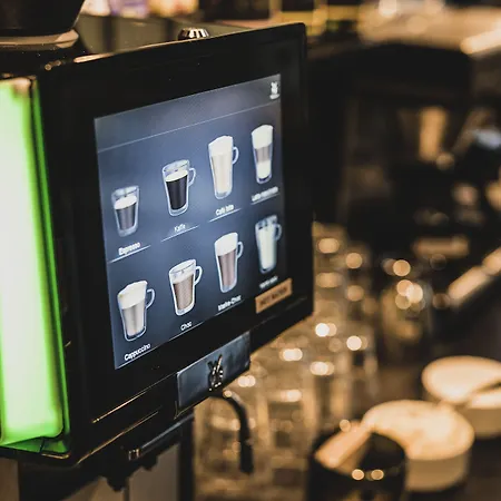 فندق فندق فيرست كولدينج