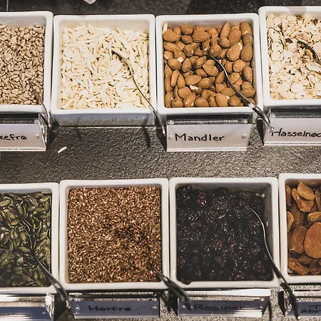 فندق فيرست كولدينج فندق 4*