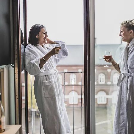 فندق فيرست كولدينج 4*