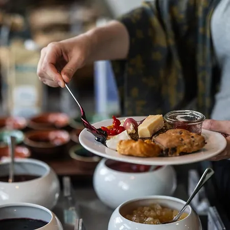 فندق فيرست كولدينج فندق