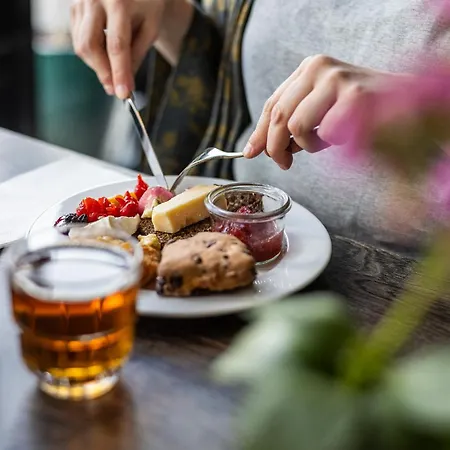 فندق فيرست كولدينج