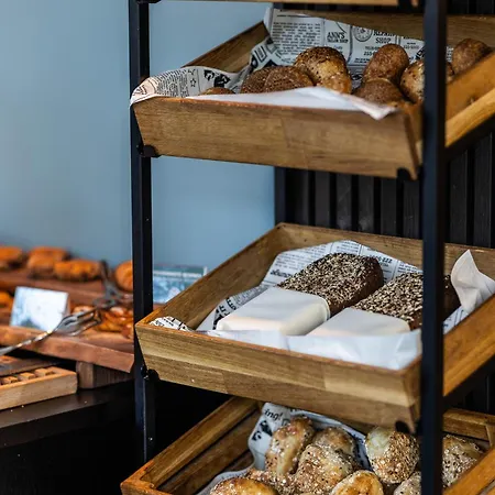 فندق فندق فيرست كولدينج