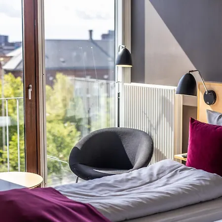 فندق فندق فيرست كولدينج