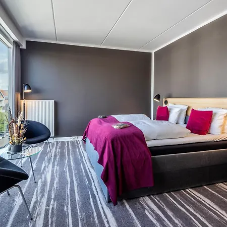 فندق فيرست كولدينج فندق