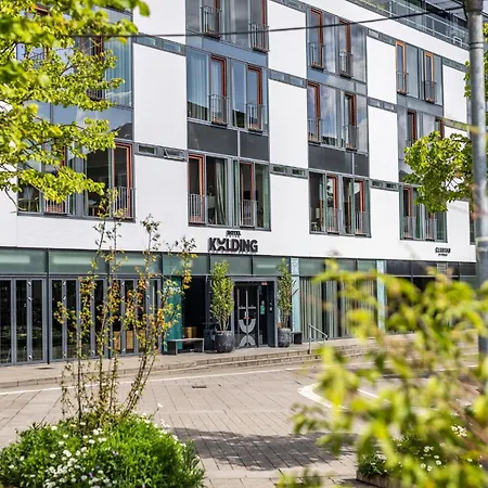 فندق فيرست كولدينج فندق